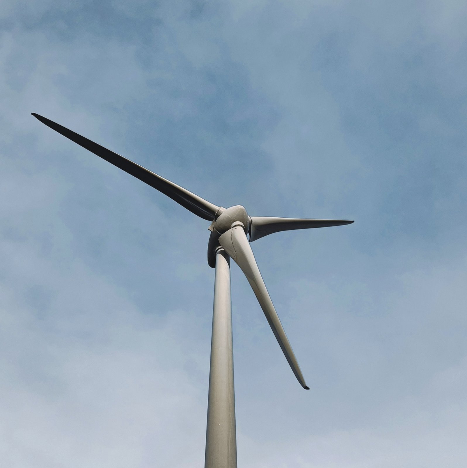 Inspección de aerogenerador con dron Skynox